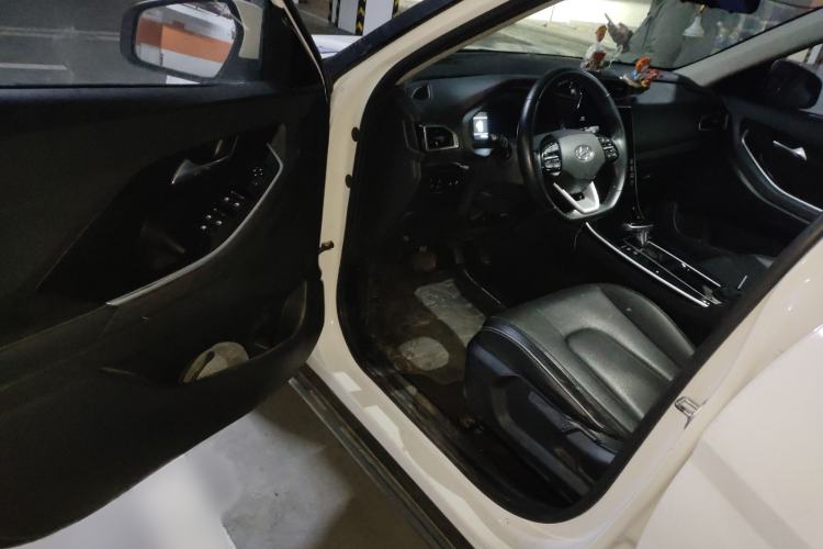 Used Hyundai ix25 2020 1.5L CVT GLS Smart Model Interior 3