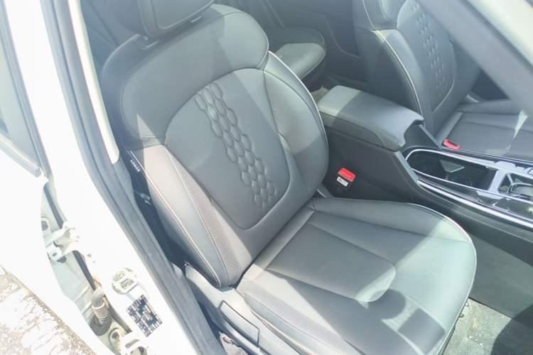 Used Hyundai ix25 2020 1.5L CVT DLX Prestige Version Right Front Seat