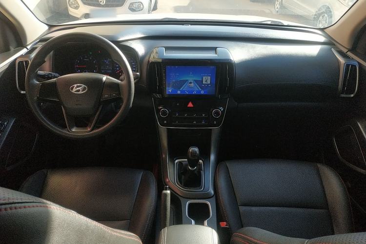 Used Hyundai ix35 2018 2.0L Manual Two-Wheel Drive Zhiyong·Changzhi Edition Center Console