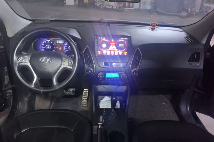 Used Hyundai ix35 2010 2.4L Automatic 2WD Prestige GLS Trim Center Console