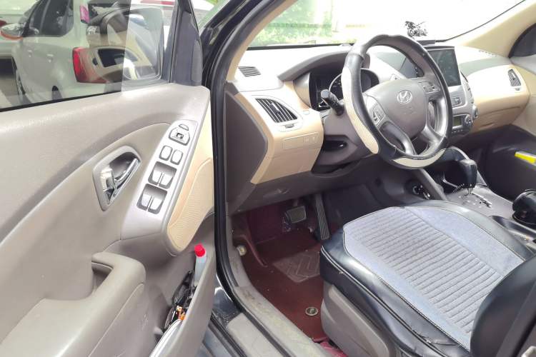 Used Hyundai ix35 2010 2.0L Automatic Two-Wheel Drive Elite Edition GLS Driver Seat