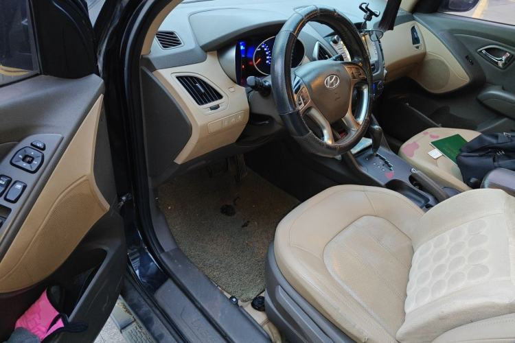 Used Hyundai ix35 2010 2.0L Automatic 4x4 Premium GLS Trim Driver Seat