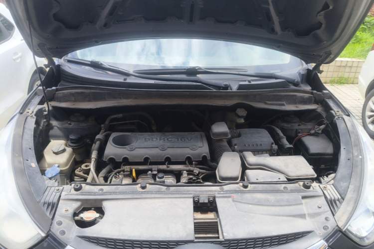 Used Hyundai ix35 2010 2.0L Manual Two-Wheel Drive New Edition GL Engine Bay