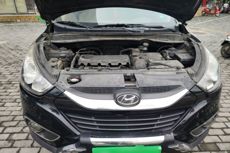 Used Hyundai ix35 2010 2.4L Automatic 4x4 GLS Navigation Edition Engine Bay