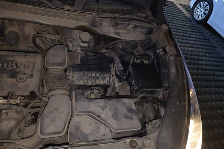 Used Hyundai ix35 2010 2.0L Automatic Two-Wheel Drive Elite Edition GLS Engine Bay Left