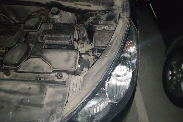 Used Hyundai ix35 2010 2.0L Automatic Two-Wheel Drive Elite Edition GLS Engine Bay Left