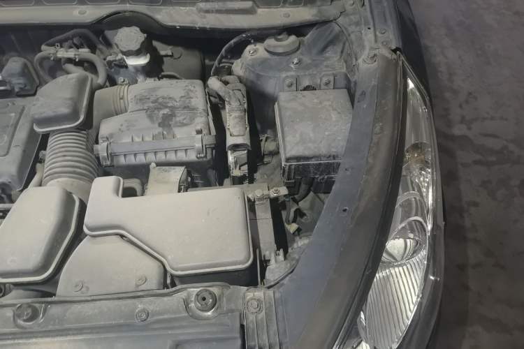 Used Hyundai ix35 2010 2.4L Automatic 2WD Prestige GLS Trim Engine Bay Left
