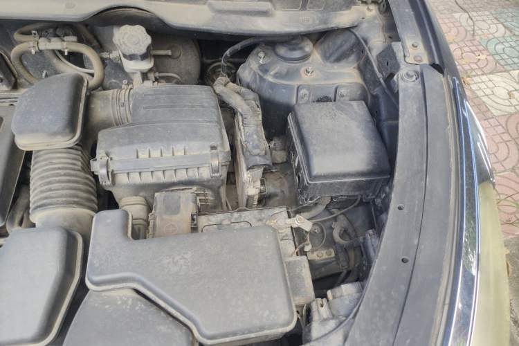 Used Hyundai ix35 2010 2.0L Automatic Two-Wheel Drive Elite Edition GLS Engine Bay Left