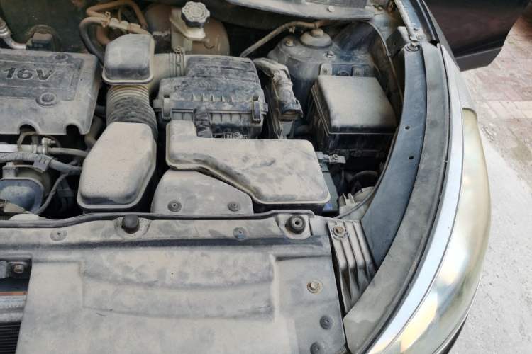 Used Hyundai ix35 2010 2.0L Automatic Two-Wheel Drive New Edition GL Engine Bay Left