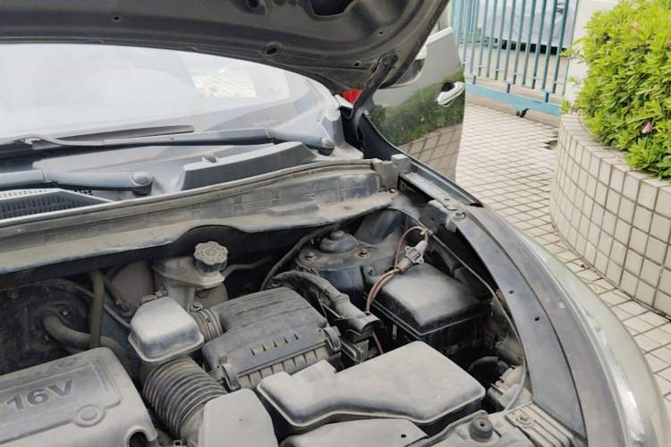 Used Hyundai ix35 2010 2.0L Manual Two-Wheel Drive New Edition GL Engine Bay Left