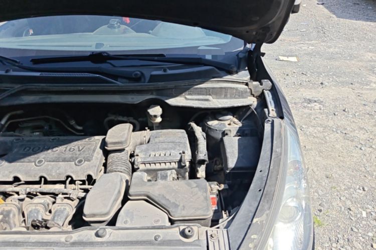 Used Hyundai ix35 2010 2.0L Automatic Two-Wheel Drive Elite Edition GLS Engine Bay Left