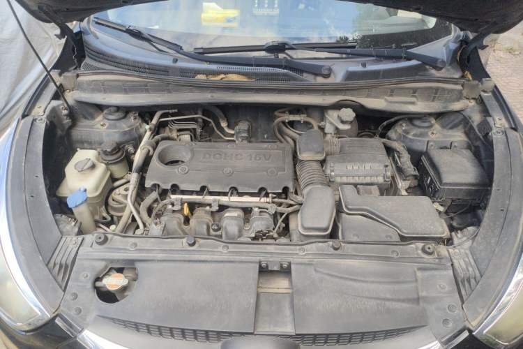 Used Hyundai ix35 2010 2.0L Automatic Two-Wheel Drive Elite Edition GLS Engine Bay