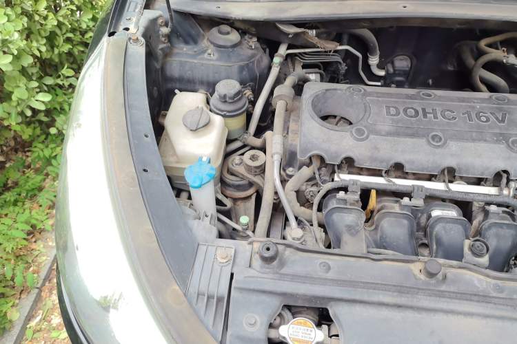 Used Hyundai ix35 2010 2.0L Automatic Two-Wheel Drive Elite Edition GLS Engine Bay Right