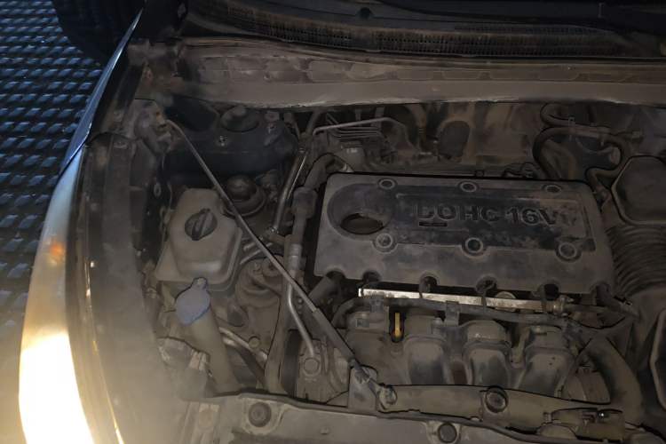 Used Hyundai ix35 2010 2.0L Automatic Two-Wheel Drive Elite Edition GLS Engine Bay Right
