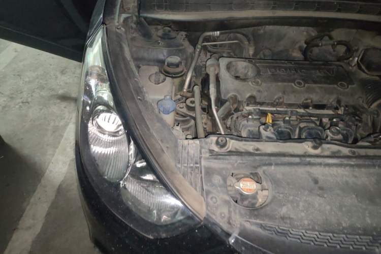 Used Hyundai ix35 2010 2.0L Automatic Two-Wheel Drive Elite Edition GLS Engine Bay Right