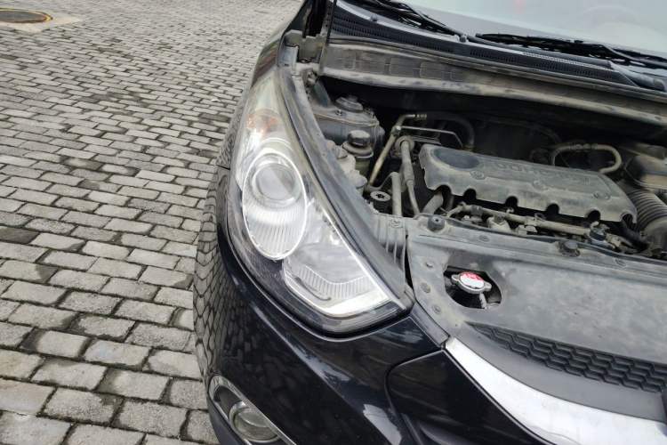 Used Hyundai ix35 2010 2.4L Automatic 4x4 GLS Navigation Edition Engine Bay Right