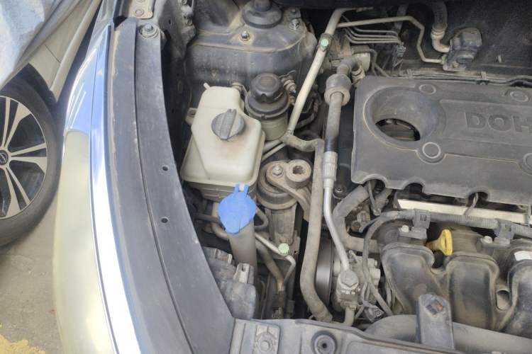 Used Hyundai ix35 2010 2.0L Automatic Two-Wheel Drive Elite Edition GLS Engine Bay Right