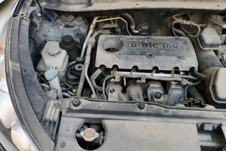 Used Hyundai ix35 2010 2.0L Automatic Two-Wheel Drive New Edition GL Engine Bay Right