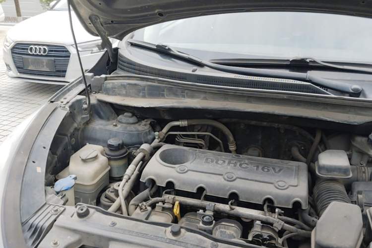 Used Hyundai ix35 2010 2.0L Manual Two-Wheel Drive New Edition GL Engine Bay Right