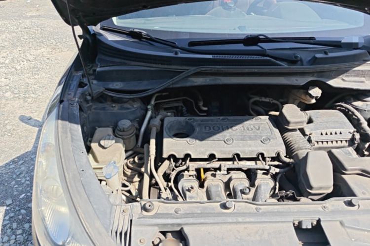 Used Hyundai ix35 2010 2.0L Automatic Two-Wheel Drive Elite Edition GLS Engine Bay Right