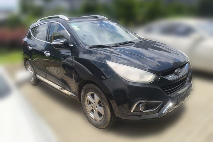 Used Hyundai ix35 2010 2.0L Manual Two-Wheel Drive New Edition GL Front Right 45 Deg