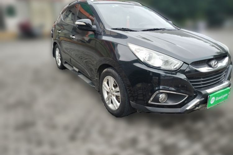 Used Hyundai ix35 2010 2.4L Automatic 4x4 GLS Navigation Edition Front Right 45 Deg