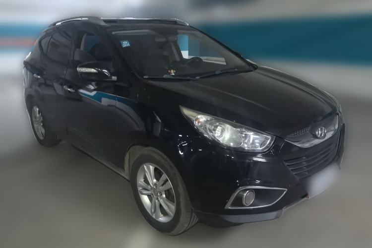 Used Hyundai ix35 2010 2.4L Automatic 2WD Prestige GLS Trim Front Right 45 Deg