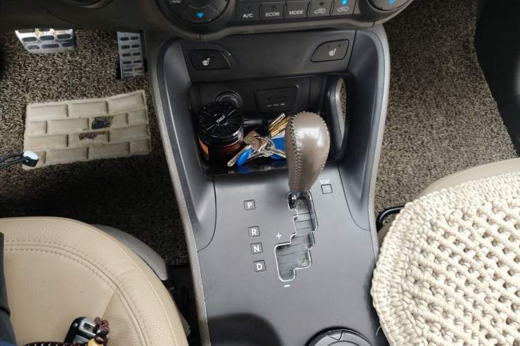 Used Hyundai ix35 2010 2.4L Automatic 4x4 GLS Navigation Edition Gear Lever