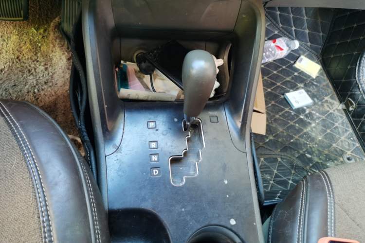 Used Hyundai ix35 2010 2.0L Automatic Two-Wheel Drive New Edition GL Gear Lever