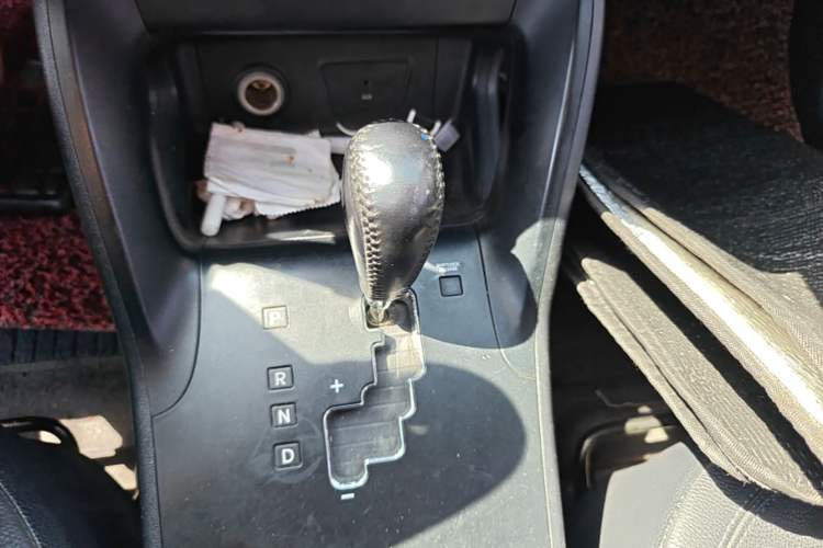 Used Hyundai ix35 2010 2.0L Automatic Two-Wheel Drive Elite Edition GLS Gear Lever