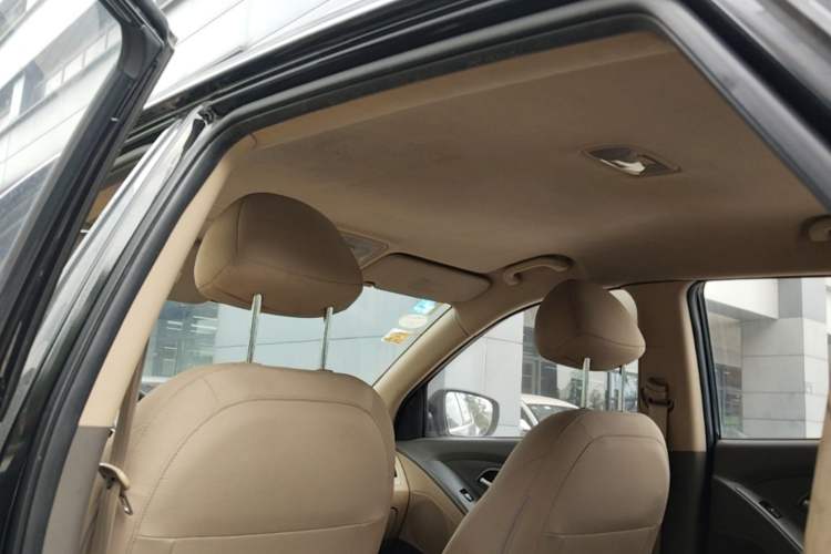 Used Hyundai ix35 2010 2.0L Manual Two-Wheel Drive New Edition GL Headliner