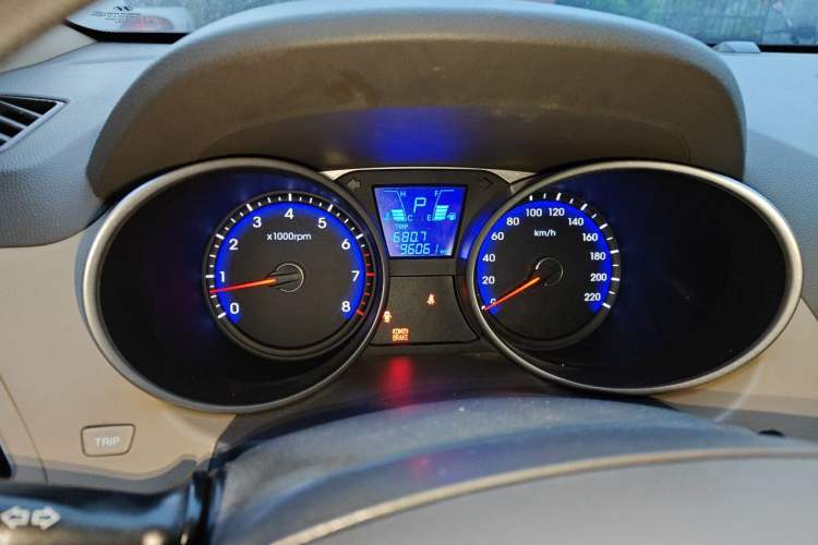 Used Hyundai ix35 2010 2.0L Automatic 4x4 Premium GLS Trim Instrument Cluster