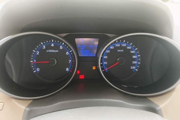 Used Hyundai ix35 2010 2.0L Manual Two-Wheel Drive New Edition GL Instrument Cluster