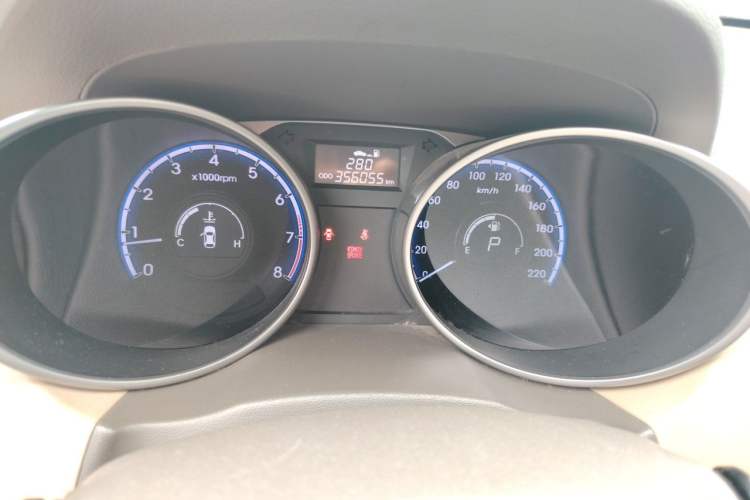 Used Hyundai ix35 2010 2.4L Automatic 4x4 GLS Navigation Edition Instrument Cluster