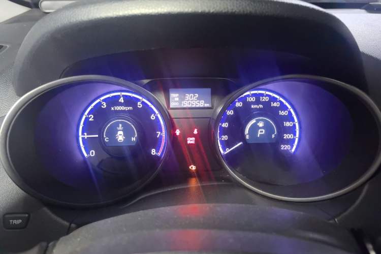 Used Hyundai ix35 2010 2.4L Automatic 2WD Prestige GLS Trim Instrument Cluster