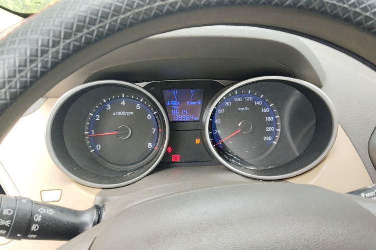 Used Hyundai ix35 2010 2.0L Manual Two-Wheel Drive New Edition GL Instrument Cluster