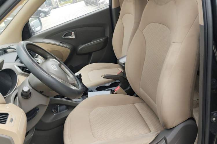 Used Hyundai ix35 2010 2.0L Manual Two-Wheel Drive New Edition GL Left Front Seat