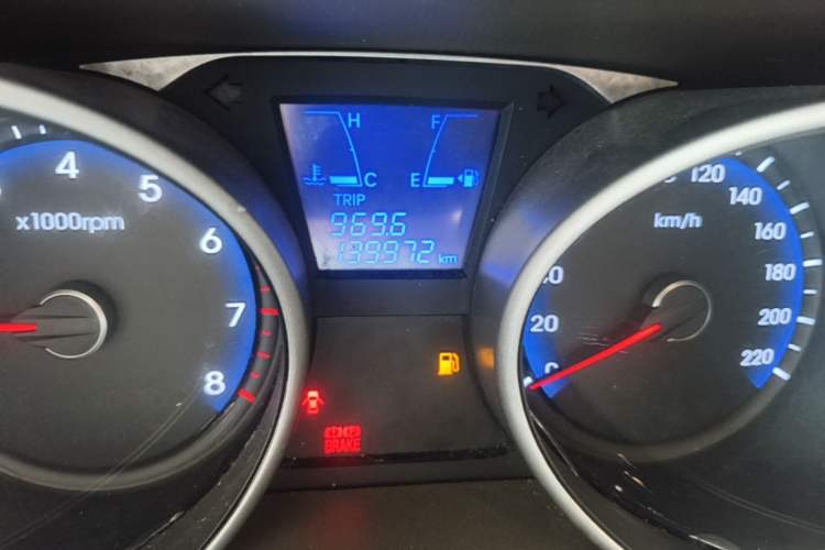 Used Hyundai ix35 2010 2.0L Manual Two-Wheel Drive New Edition GL Odometer Close Up
