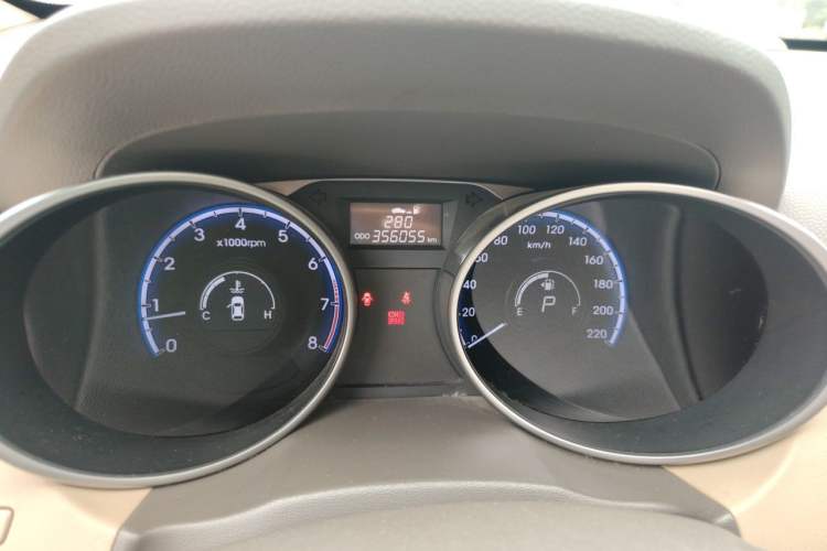 Used Hyundai ix35 2010 2.4L Automatic 4x4 GLS Navigation Edition Odometer Close Up