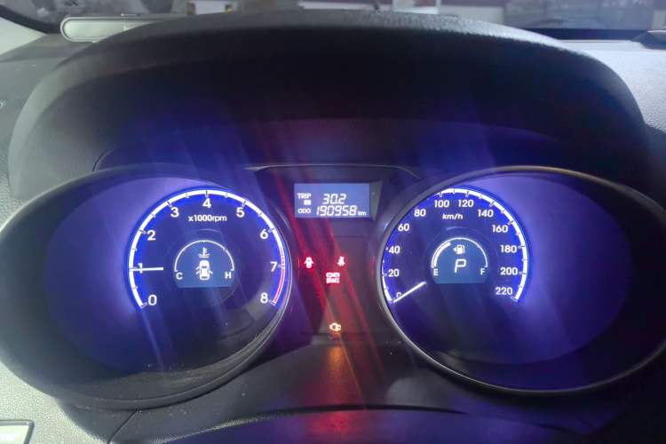 Used Hyundai ix35 2010 2.4L Automatic 2WD Prestige GLS Trim Odometer Close Up