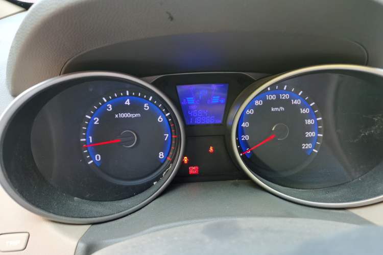 Used Hyundai ix35 2010 2.0L Automatic Two-Wheel Drive New Edition GL Odometer Close Up