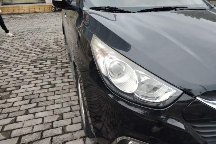Used Hyundai ix35 2010 2.4L Automatic 4x4 GLS Navigation Edition Right Front Headlight