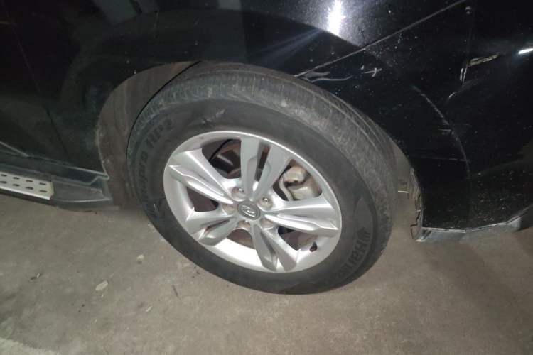 Used Hyundai ix35 2010 2.0L Automatic Two-Wheel Drive Elite Edition GLS Right Front Wheel Hub
