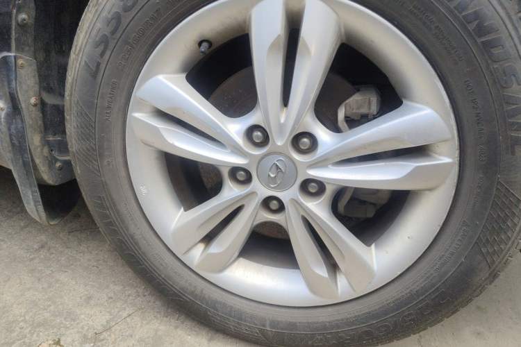Used Hyundai ix35 2010 2.0L Automatic Two-Wheel Drive Elite Edition GLS Right Front Wheel Hub