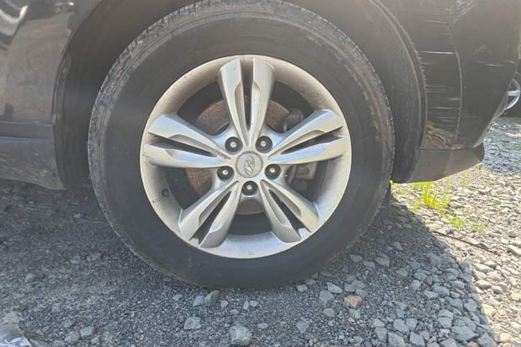 Used Hyundai ix35 2010 2.0L Automatic Two-Wheel Drive Elite Edition GLS Right Front Wheel Hub