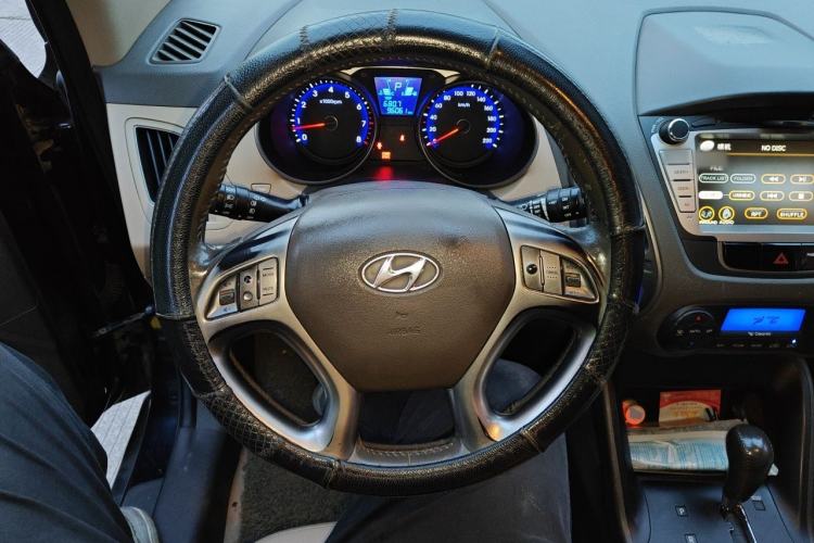Used Hyundai ix35 2010 2.0L Automatic 4x4 Premium GLS Trim Steering Wheel