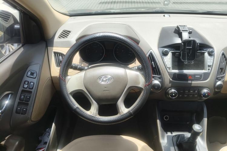 Used Hyundai ix35 2010 2.0L Manual Two-Wheel Drive New Edition GL Steering Wheel