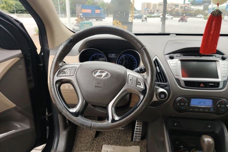 Used Hyundai ix35 2010 2.4L Automatic 4x4 GLS Navigation Edition Steering Wheel