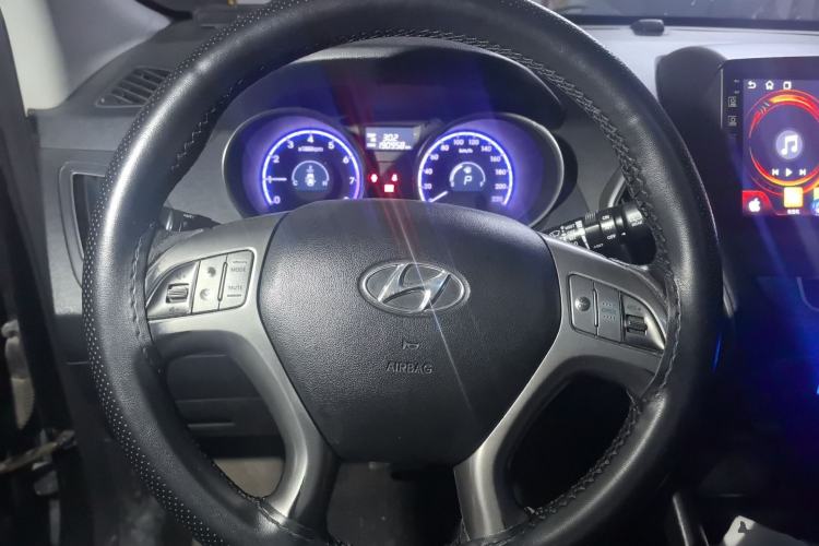 Used Hyundai ix35 2010 2.4L Automatic 2WD Prestige GLS Trim Steering Wheel