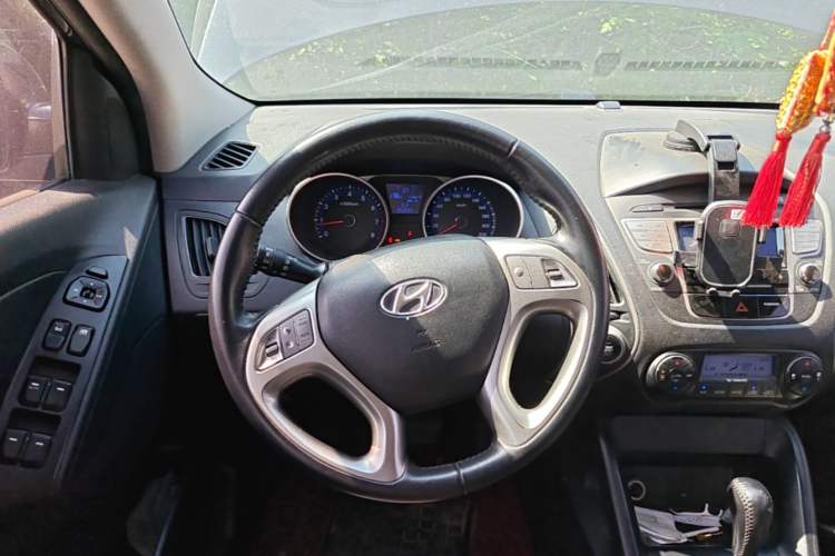 Used Hyundai ix35 2010 2.0L Automatic Two-Wheel Drive Elite Edition GLS Steering Wheel